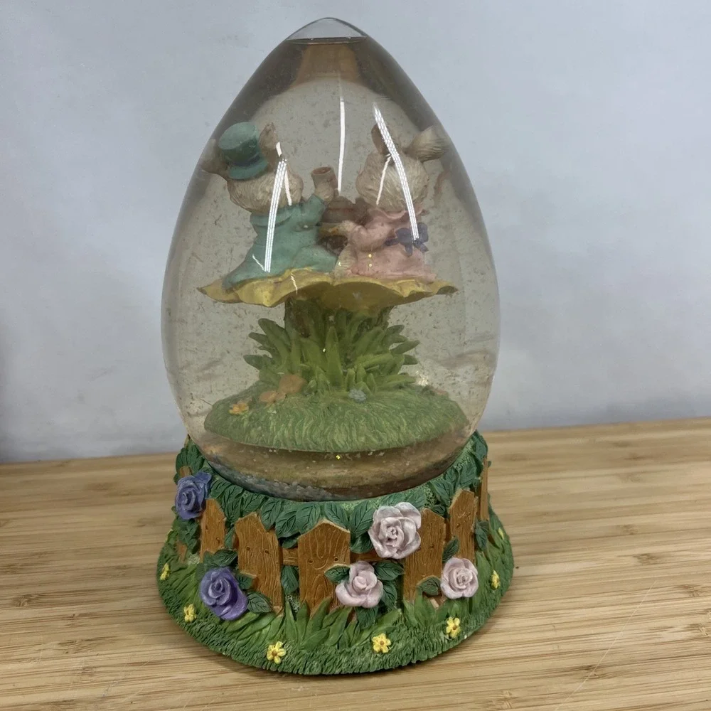 Vintage 1992 Mercuries Easter Bunny Musical Snow‎ Water Globe. Large 9